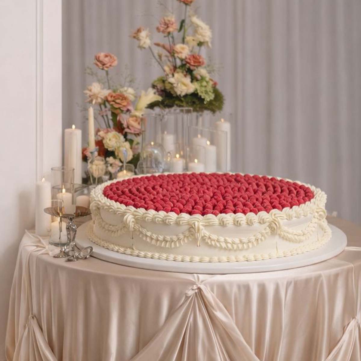 2 A vintage cake - Image 1