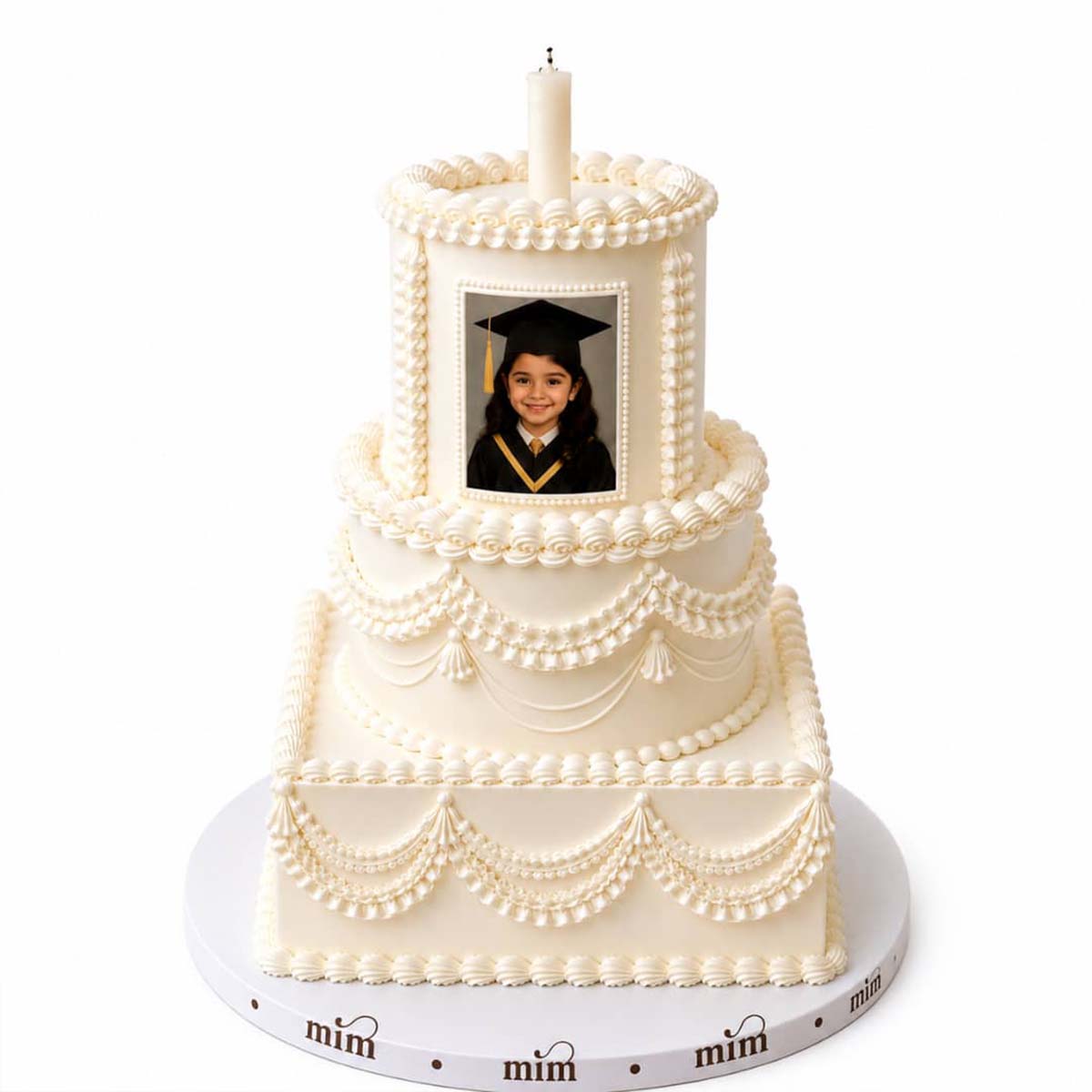 ؤشؤشس White graduation cake with the photo frame - Image 1